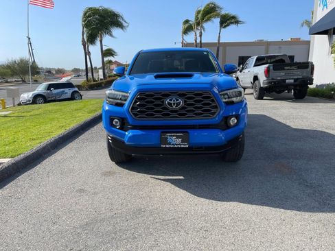Used 2020 Toyota Tacoma TRD Sport w/ Technology Package RWD image 2