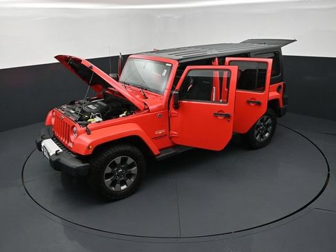 Used 2013 Jeep Wrangler Unlimited Sahara w/ Dual Top Group AWD/4WD image 26