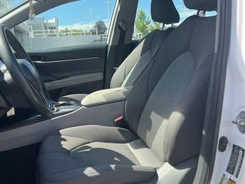 Used 2019 Toyota Camry LE FWD image 10