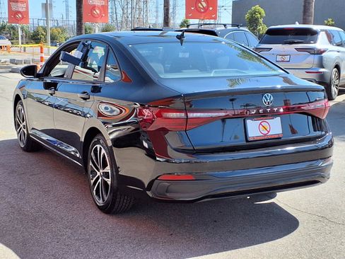 Used 2025 Volkswagen Jetta Sport FWD image 4
