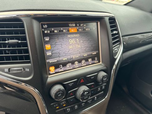 Used 2016 Jeep Grand Cherokee Laredo 75th Anniversary image 23