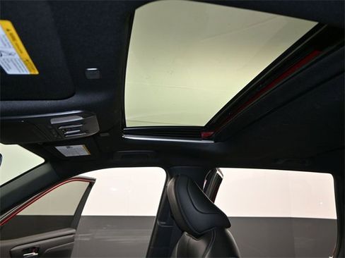 Used 2024 Toyota Highlander XSE image 9