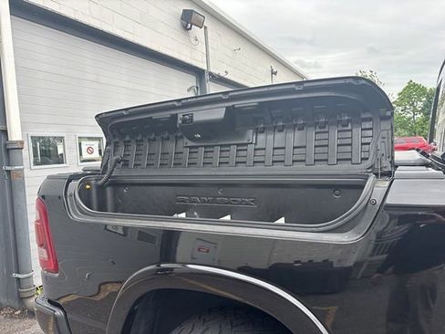 Used 2019 RAM 1500 Laramie AWD/4WD image 8