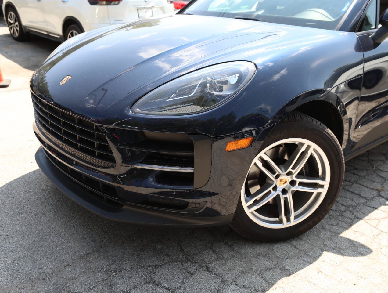 Used 2020 Porsche Macan AWD/4WD image 2
