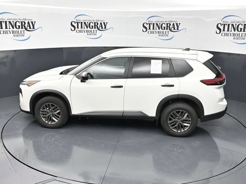 Used 2024 Nissan Rogue S FWD image 24