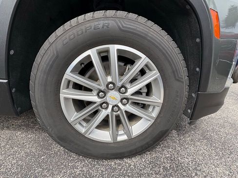 Used 2023 Chevrolet Traverse LT FWD image 10