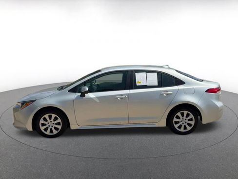 Used 2025 Toyota Corolla LE FWD image 8