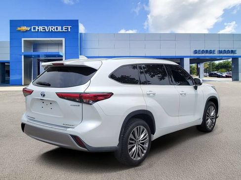 Used 2022 Toyota Highlander Platinum AWD/4WD image 4