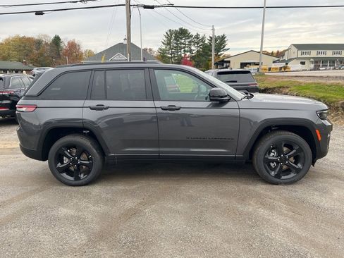 New 2025 Jeep Grand Cherokee Altitude image 8