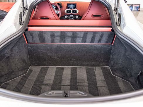Used 2023 Aston Martin V8 Vantage Coupe image 15