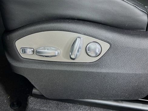 New 2026 Porsche Macan image 22