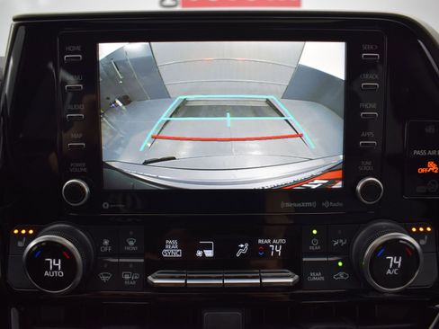 Used 2022 Toyota Highlander XLE image 18