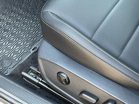 Used 2023 Volkswagen Jetta SE image 9