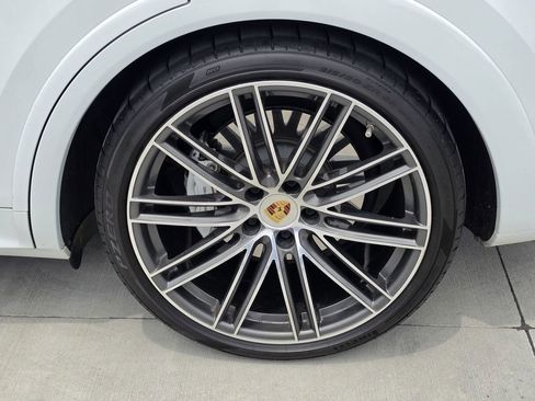Certified 2021 Porsche Cayenne GTS AWD/4WD image 27