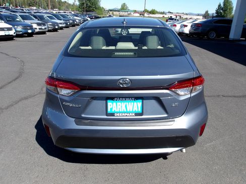 Used 2022 Toyota Corolla LE image 4