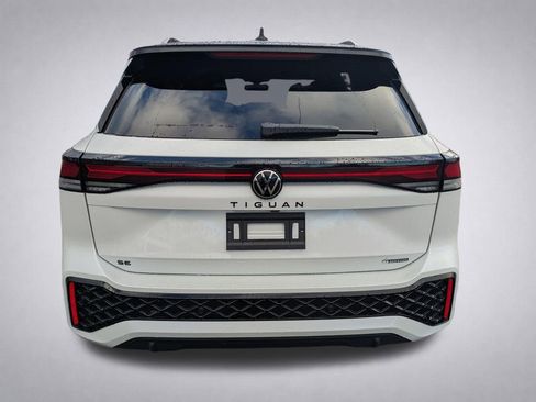 New 2026 Volkswagen Tiguan SE R-Line AWD/4WD image 4
