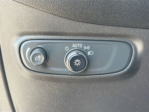 Used 2020 Chevrolet Equinox LS w/ LS Convenience Package AWD/4WD image 32