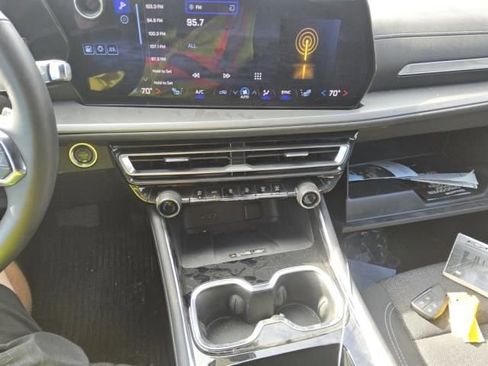 Used 2025 Chevrolet Traverse LT w/ LPO, Floor Liner Package AWD/4WD image 6