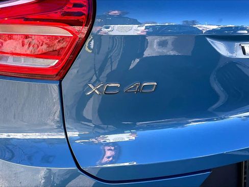 Certified 2023 Volvo XC40 B5 Plus w/ Driver Assist Package image 31
