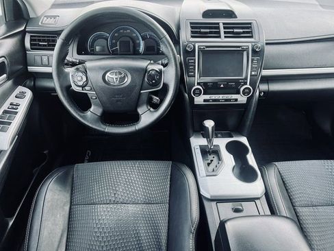 Used 2014 Toyota Camry SE w/ Moonroof Package image 5