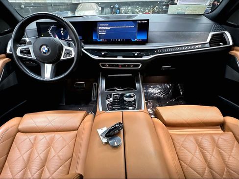 Used 2025 BMW X7 xDrive40i w/ M Sport Package AWD/4WD image 17