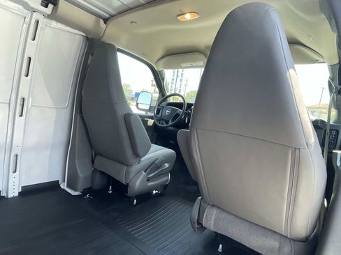 New 2026 GMC Savana 2500 RWD image 22