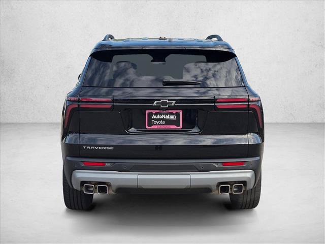 Used 2025 Chevrolet Traverse LT FWD image 7