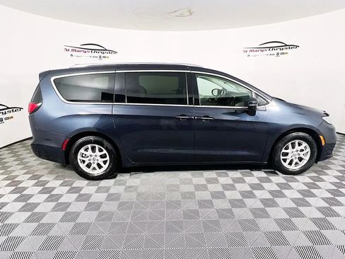 Used 2021 Chrysler Pacifica Touring-L w/ Premium & Safety Sphere Group FWD image 9