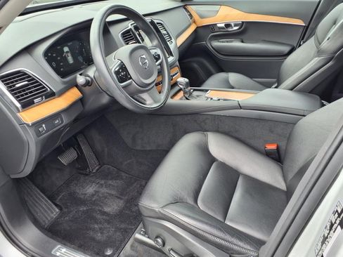 Used 2022 Volvo XC90 T6 Momentum image 14