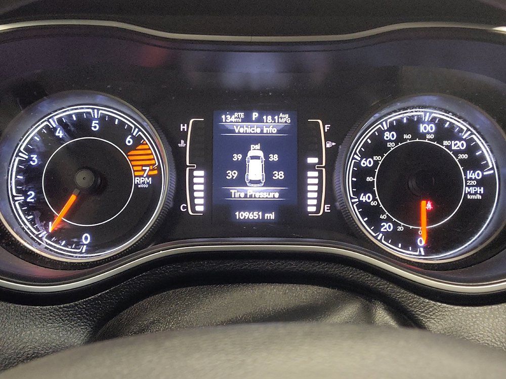 Used 2019 Jeep Cherokee Latitude w/ Popular Appearance Group FWD image 23