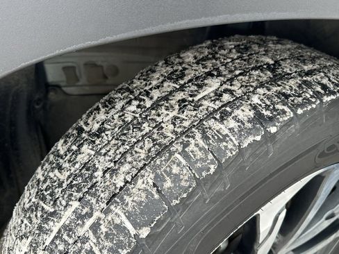 Used 2024 Toyota Corolla Cross XLE image 9