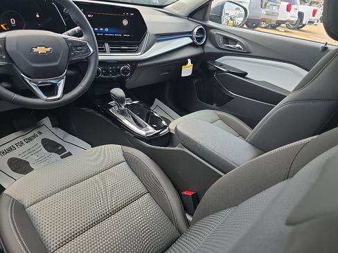 New 2026 Chevrolet Trax LT w/ Driver Confidence Package FWD image 9