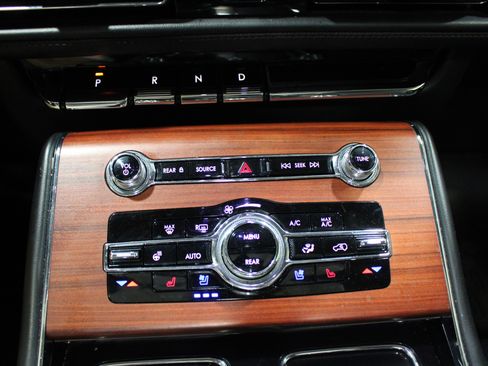 Used 2024 Lincoln Aviator Reserve w/ Equipment Group 201A AWD/4WD image 18