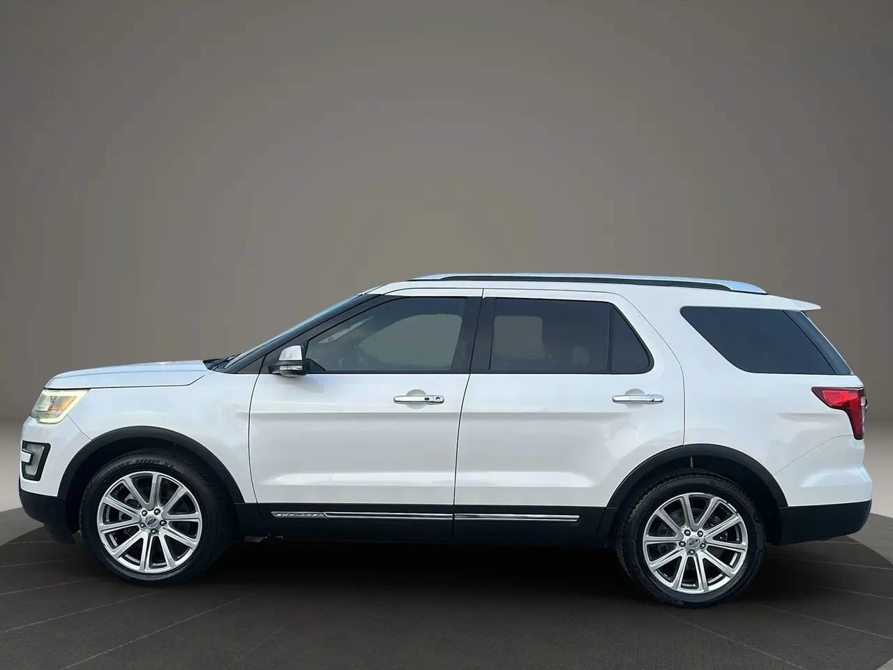 Used 2016 Ford Explorer Limited FWD image 6