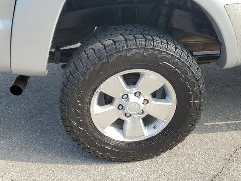 Used 2012 Toyota Tacoma 4x4 Access Cab V6 w/ TRD Sport Pkg image 5