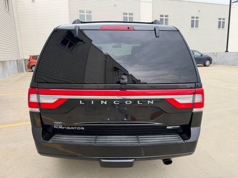 Used 2015 Lincoln Navigator 4WD image 4