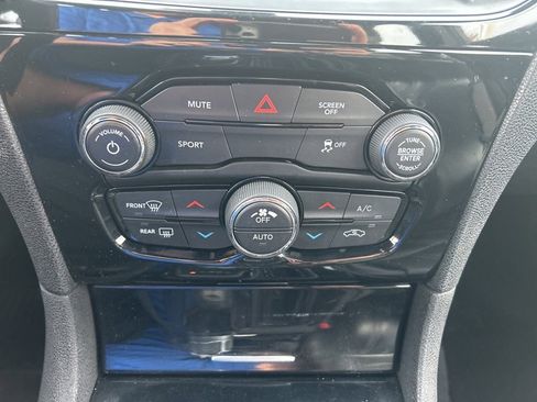 Used 2019 Chrysler 300 S image 15