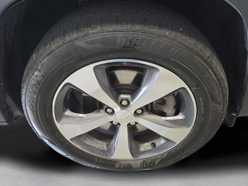 Used 2019 Jeep Cherokee Limited w/ Luxury Group AWD/4WD image 26