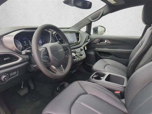 New 2026 Chrysler Pacifica Select FWD image 3