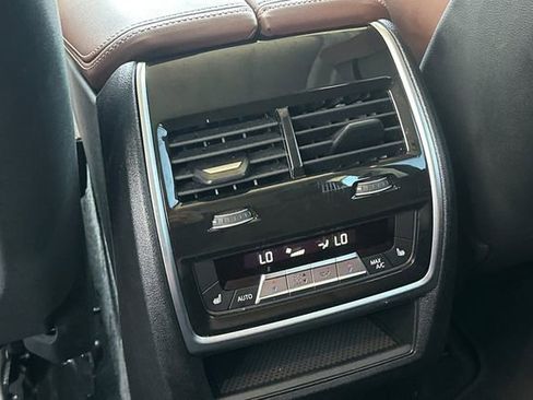 Used 2026 BMW X7 xDrive40i image 15
