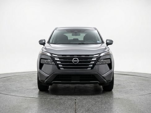 Used 2025 Nissan Rogue SV image 2