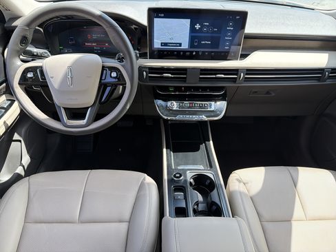 Certified 2024 Lincoln Corsair Grand Touring w/ Rear Removable Package Tray AWD/4WD image 16