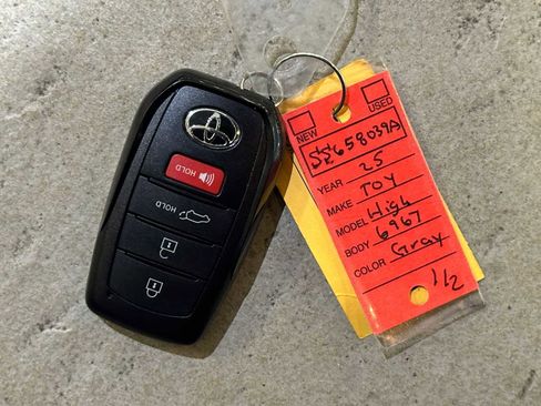 Certified 2025 Toyota Highlander Platinum image 34