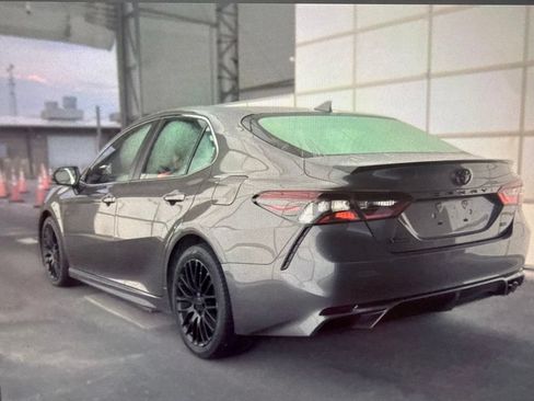Used 2023 Toyota Camry SE FWD image 5