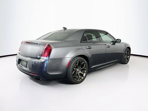 Used 2018 Chrysler 300 S w/ 300S Premium Group RWD image 9