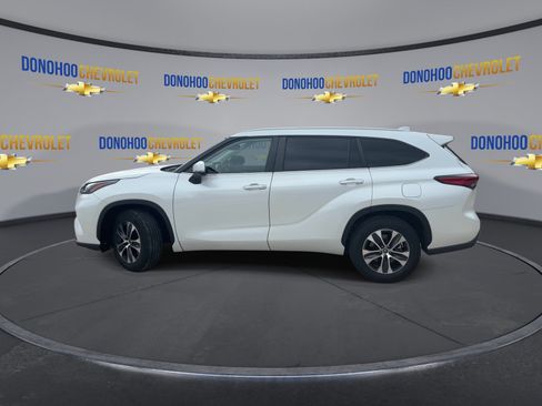 Used 2023 Toyota Highlander XLE FWD image 5