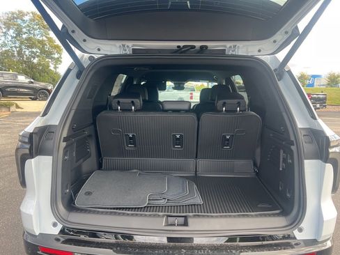 New 2026 Chevrolet Traverse RS w/ LPO, Floor Liner Package image 6