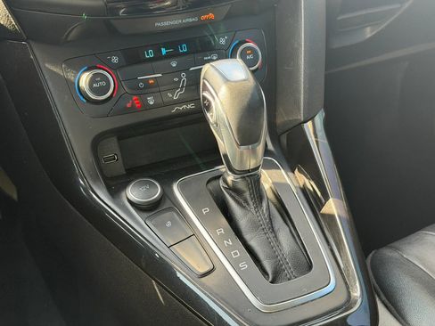 Used 2017 Ford Focus Titanium w/ Titanium Technology Package FWD image 28