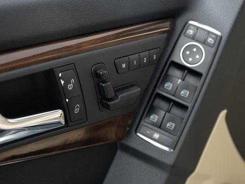 Used 2010 Mercedes-Benz GLK 350 2WD image 16