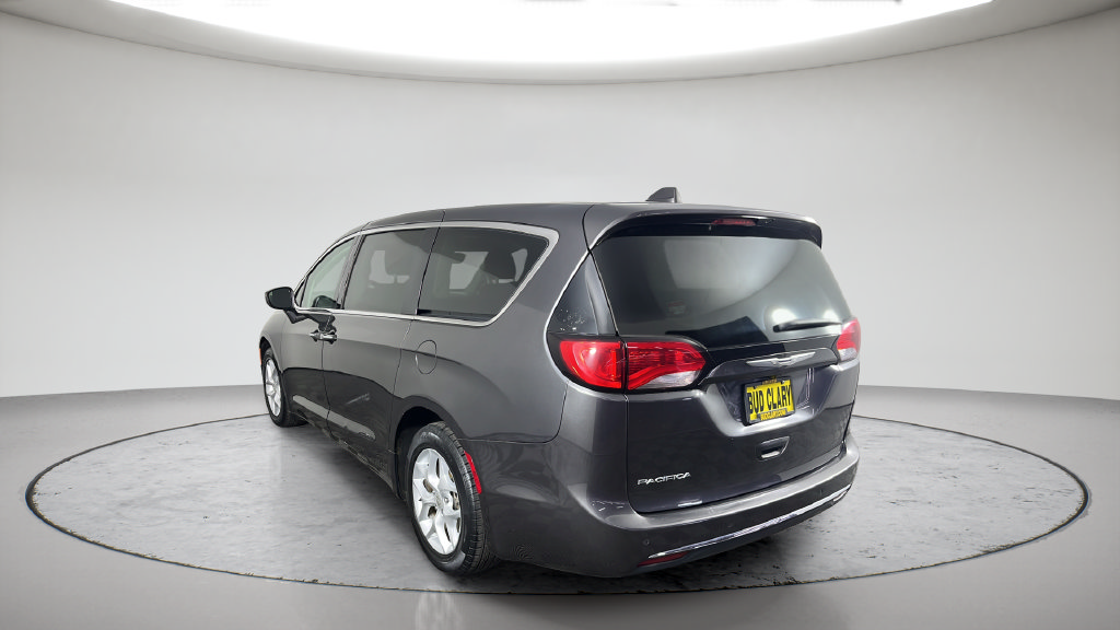Used 2018 Chrysler Pacifica Touring Plus w/ Tire & Wheel Group FWD image 10